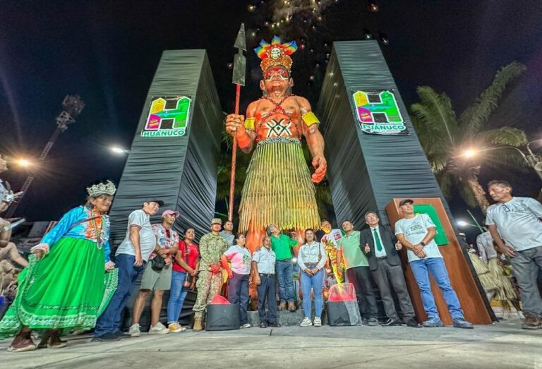 Tingo María estrena imponente escultura del Tulumayo Gigante de 10 metros y wifi gratuito en la renovada Alameda Perú