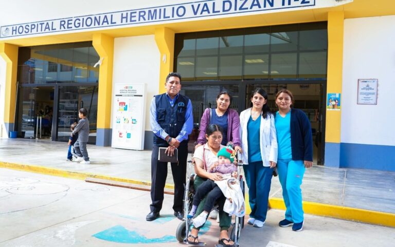 Niño de dos años recupera la sonrisa tras exitosa cirugía de polidactilia en Hospital Hermilio Valdizán