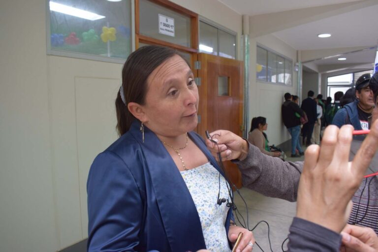 Alcaldesa de Pillco Marca reduce morosidad del 92% al 75% y sorteará auto y motos para incentivar pagos