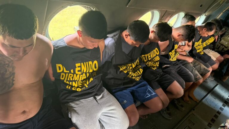 PNP y Ejército desarticulan “Los Guardianes de La Pampa” en violento operativo en Madre de Dios; 21 detenidos y arsenal incautado