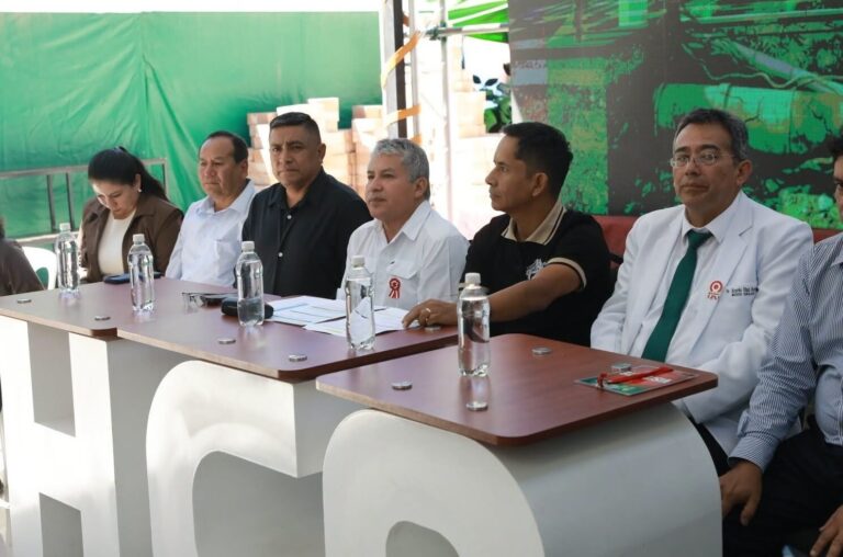 Gobernador Pulgar anuncia construcción de moderno terminal aeroportuario y asfaltado de pista de 2.1 km en Tingo María