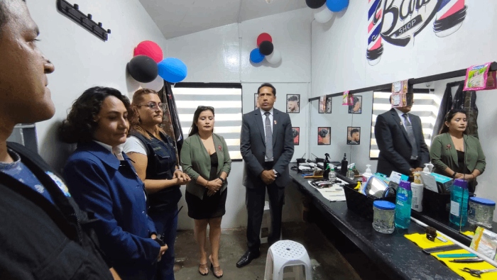 Penal de Huánuco inaugura tres talleres de barbería profesional para fortalecer resocialización de internos