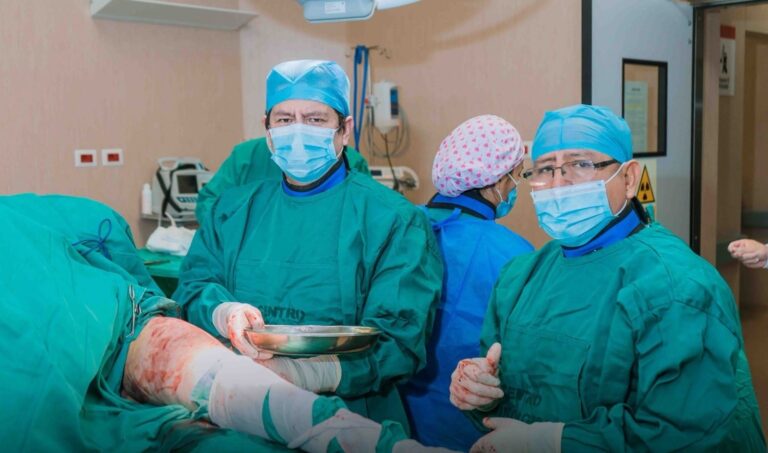 Hospital Hermilio Valdizán realiza exitosa cirugía de cadera a paciente de 94 años con tecnología de punta