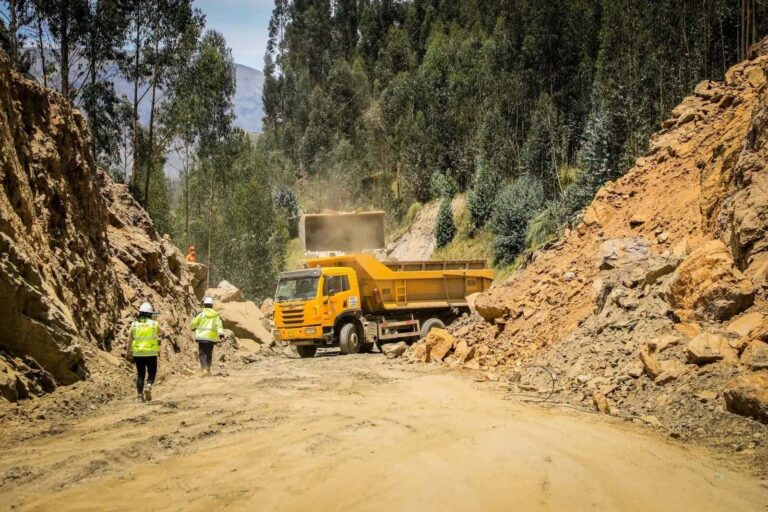 Caficultores de San Pedro de Chonta exigen la rehabilitación urgente de la carretera 12A para transportar su producción