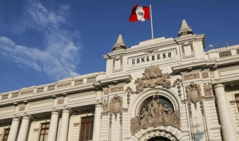 27 parlamentarios contrataron en sus despachos a sus aportantes de campaña
