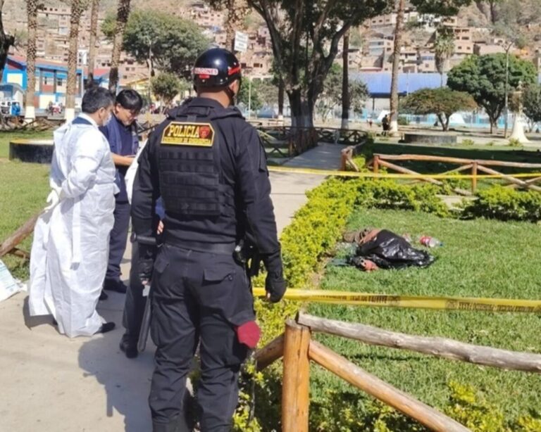 Hallan sin vida a un hombre de aproximadamente 70 años en el parque San Pedro de Huánuco