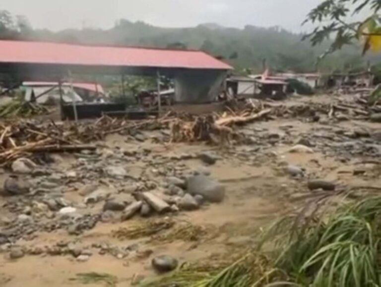 Desborde del río Kimbiri deja 65 familias damnificadas y viviendas arrasadas en el Vraem